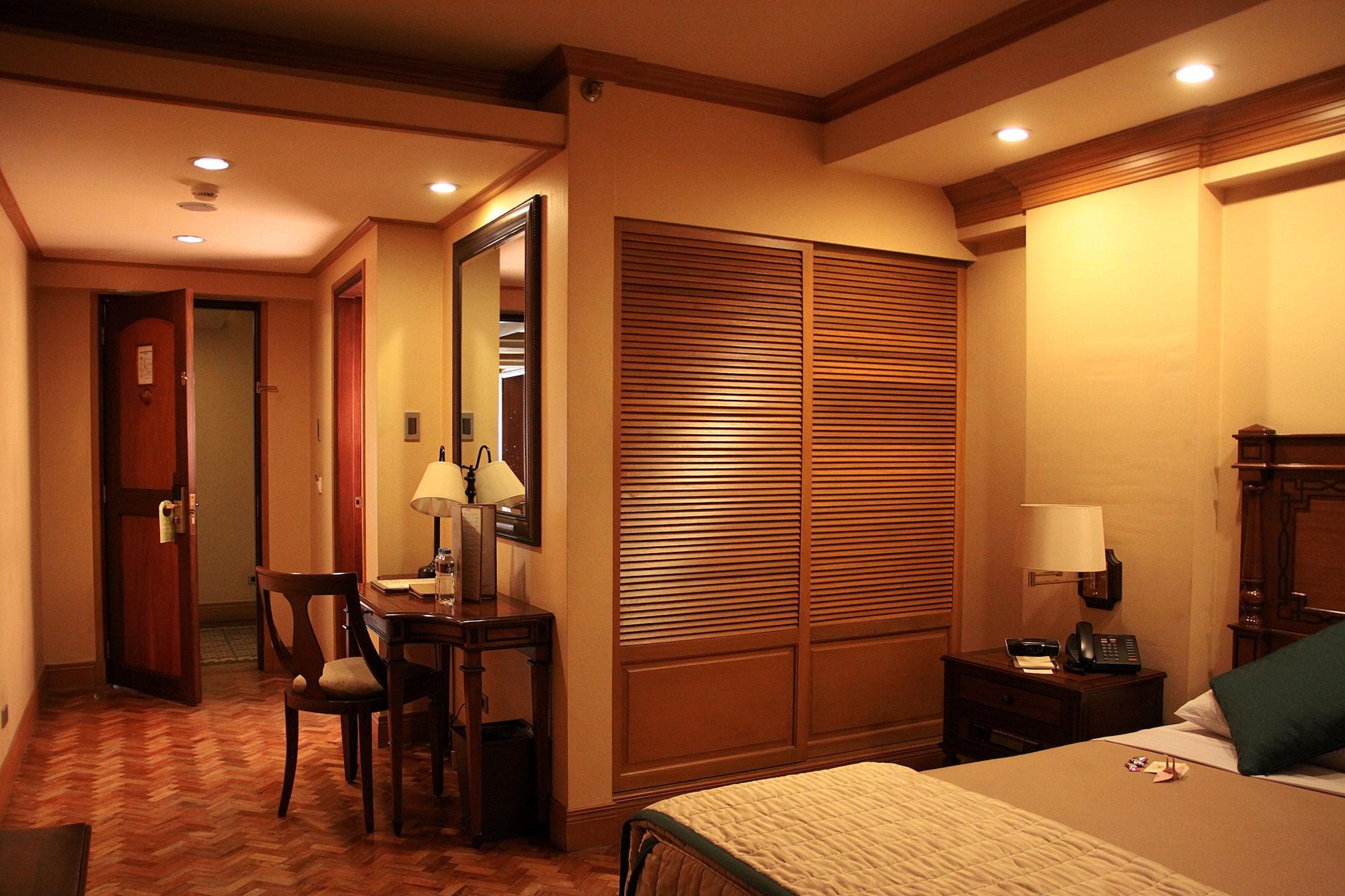 Herald Suites Макати Экстерьер фото