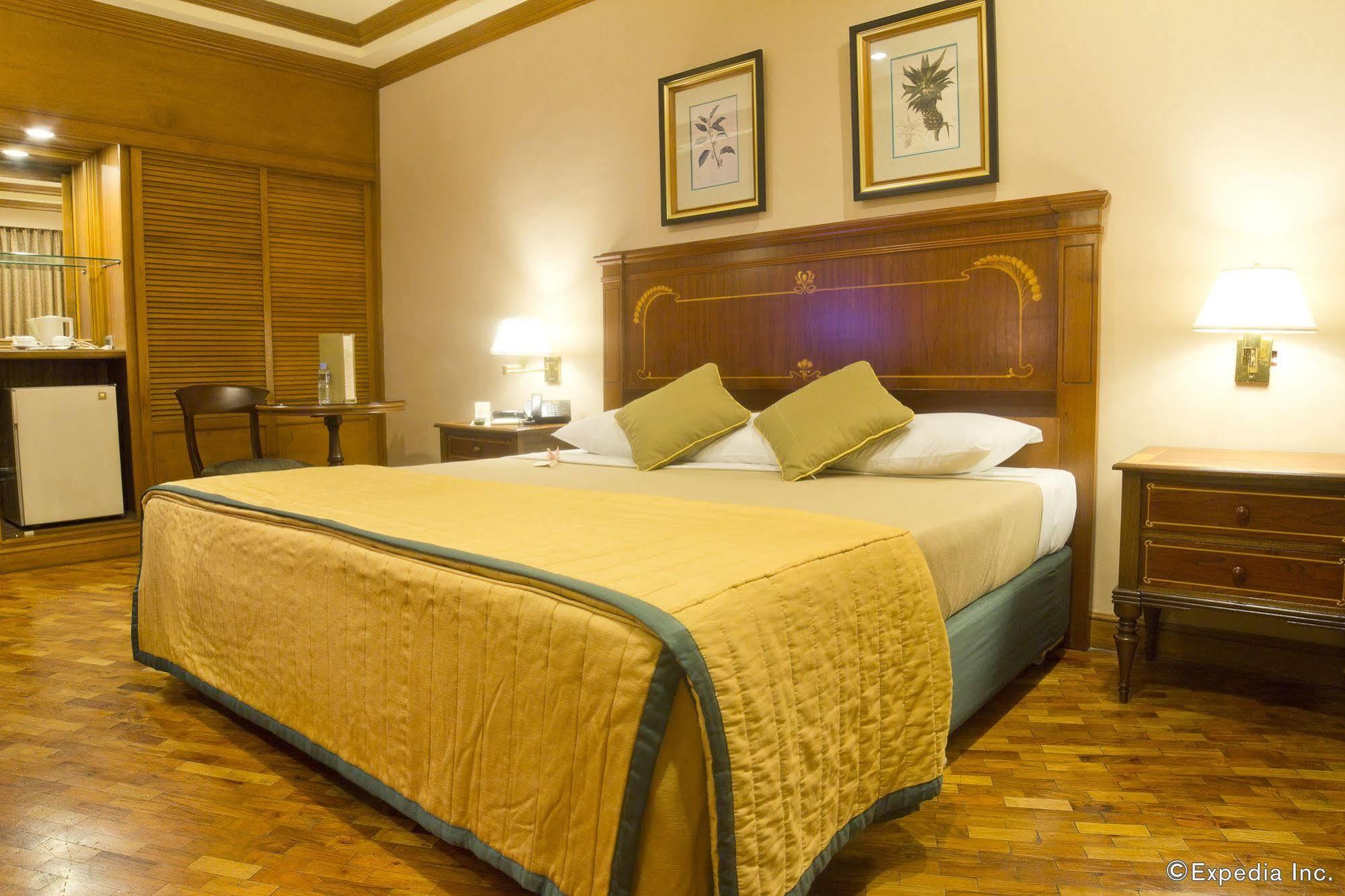 Herald Suites Макати Экстерьер фото