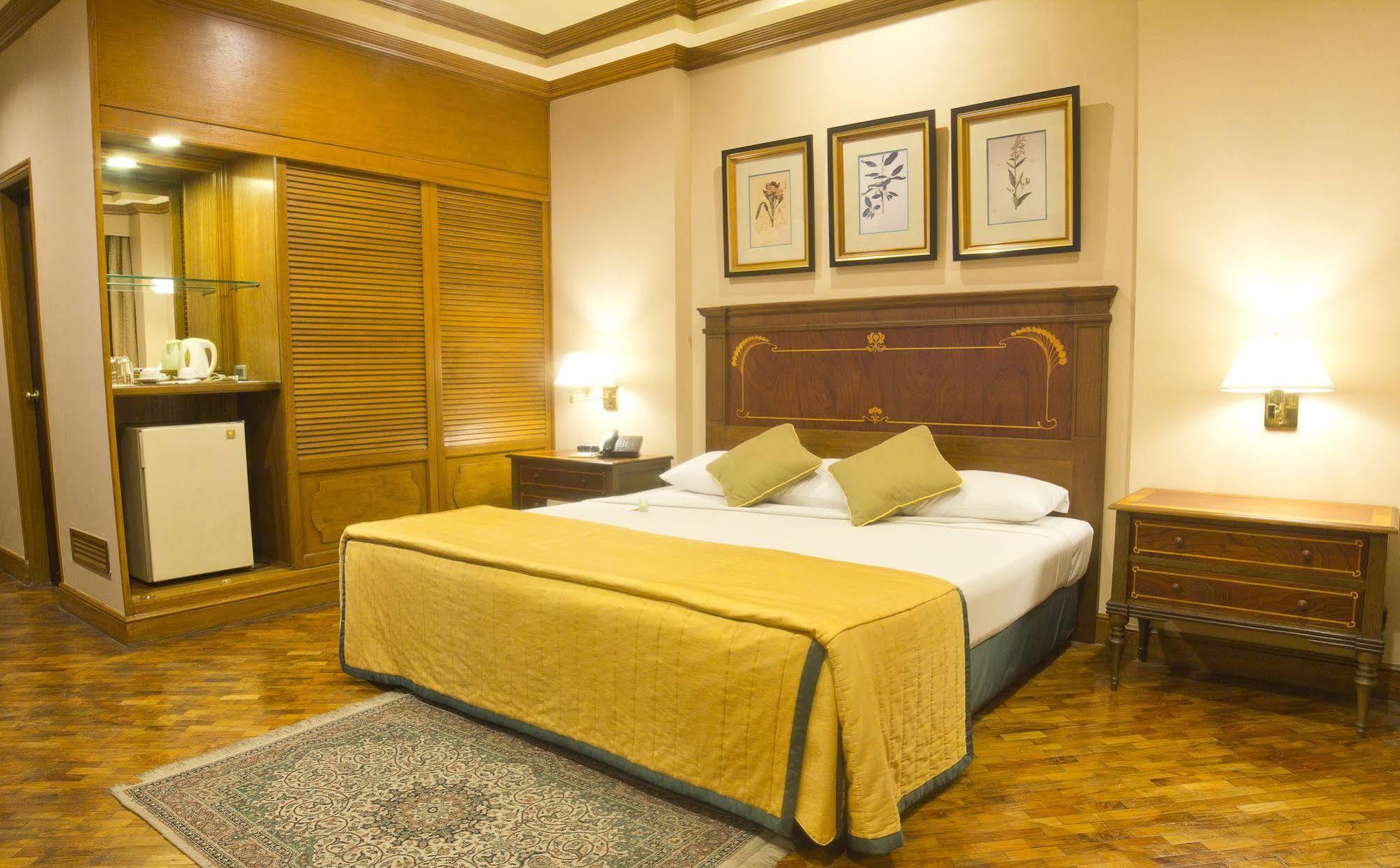 Herald Suites Макати Экстерьер фото