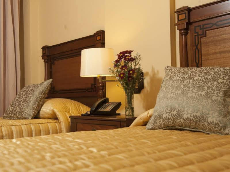 Herald Suites Макати Экстерьер фото