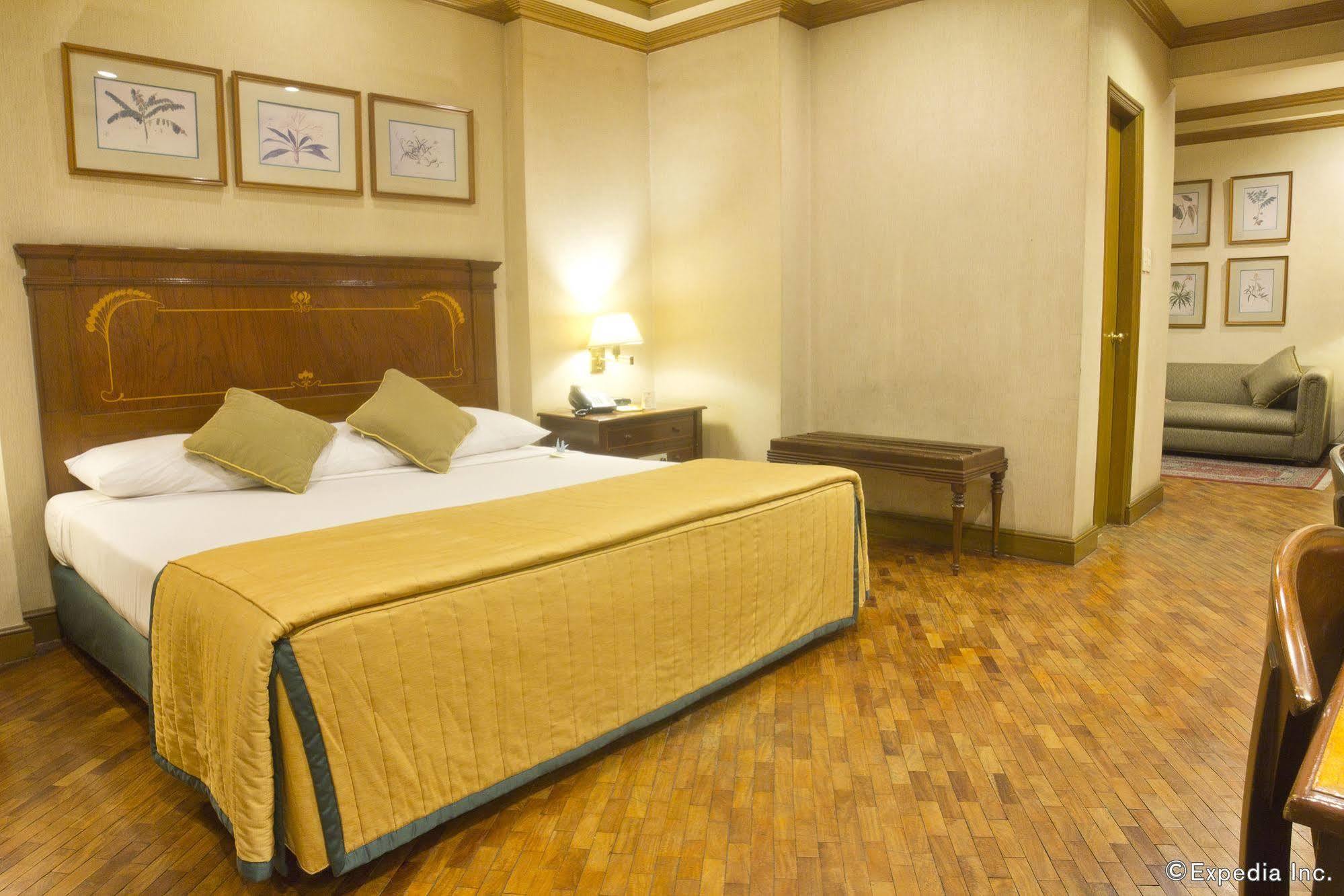Herald Suites Макати Экстерьер фото